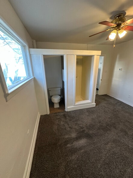 Building Photo - 818 Carey Ave