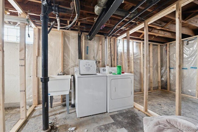 Building Photo - 452 Sunningdale Dr