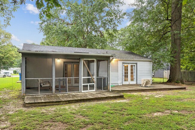 Building Photo - 501 Ashwood Dr