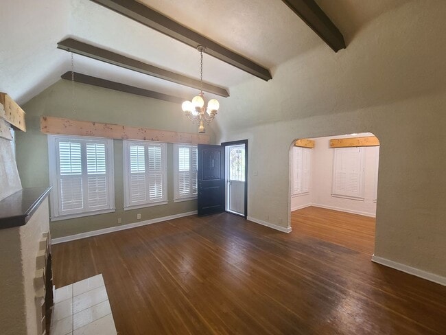 Building Photo - Home with All Utilities Included Now Available in Calexico!