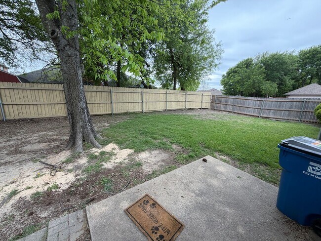 Building Photo - 8320 Mountainview Dr