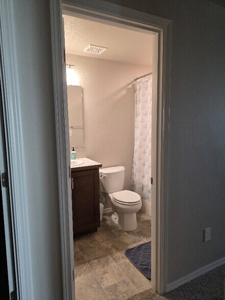 Building Photo - 600 Van Wy