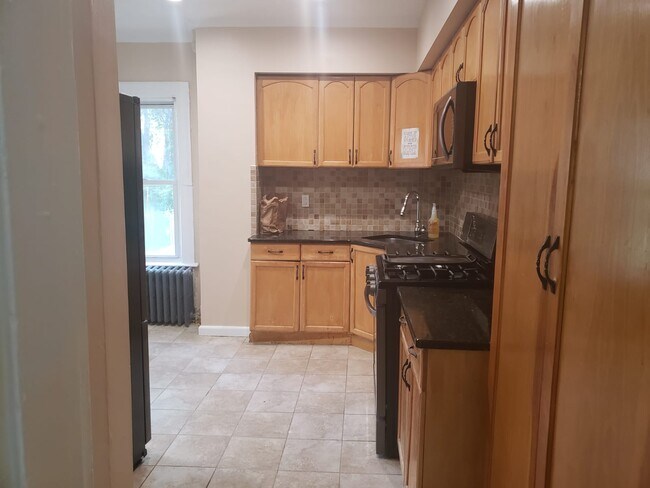 Kitchen - 137 Central Ave