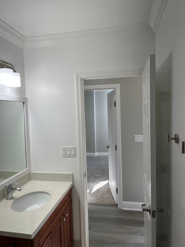 Building Photo - 337 Lakeview Ave