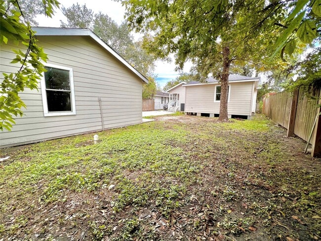 Building Photo - 914 Bunton St