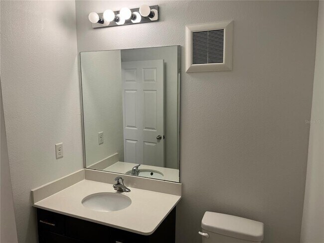 Building Photo - 295 Flower Ln