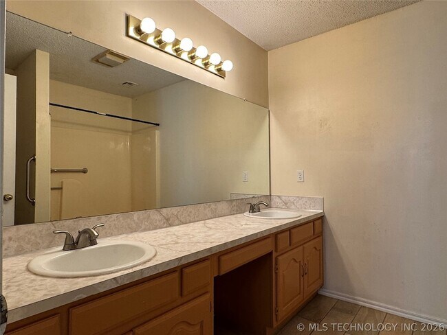 Building Photo - 7540 S Trenton Pl