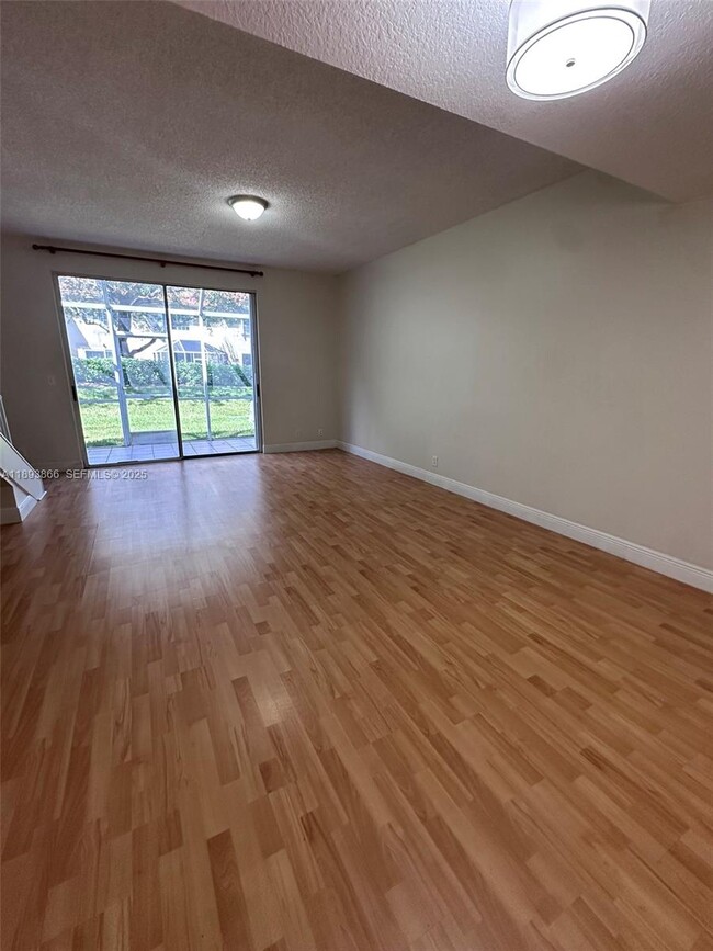 Building Photo - 1350 Sorrento Dr