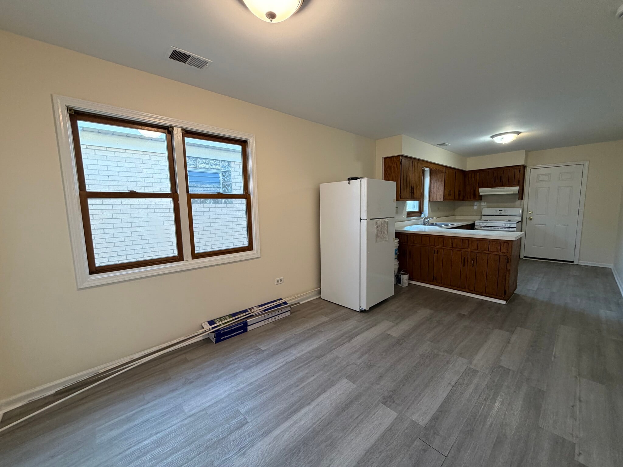 Building Photo - 6323 W Fullerton Ave