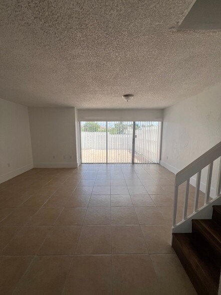 Building Photo - 887 Crystal Lake Dr