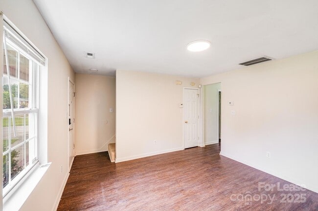 Building Photo - 3425 Anson St