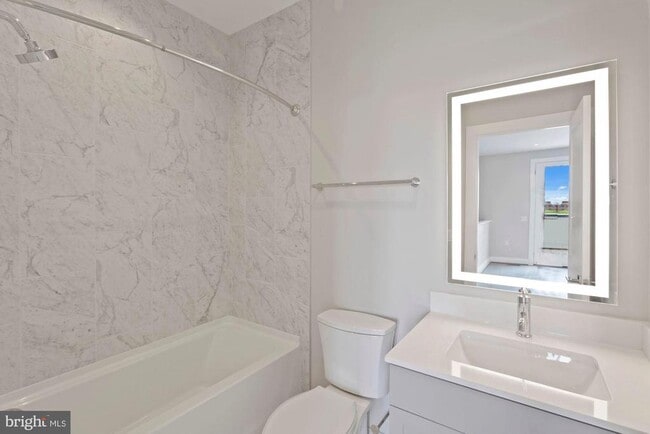 Building Photo - 203 Montgomery St