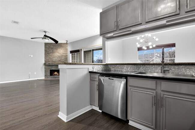 Building Photo - 12565 Melville Dr