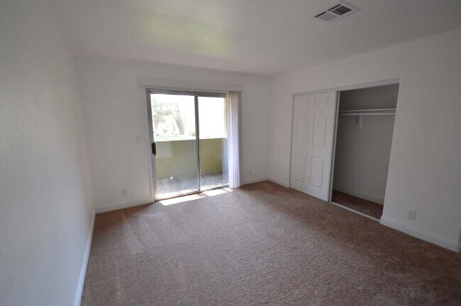 Building Photo - A Spacious and Stylish 2 Bed / 2 Ba Condo Gated Community