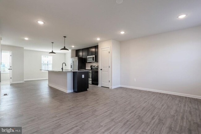 Building Photo - 62 Thrower Rd