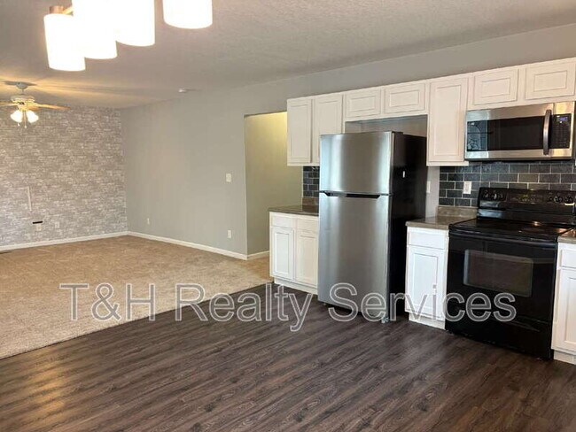 Building Photo - 409 W Washington St