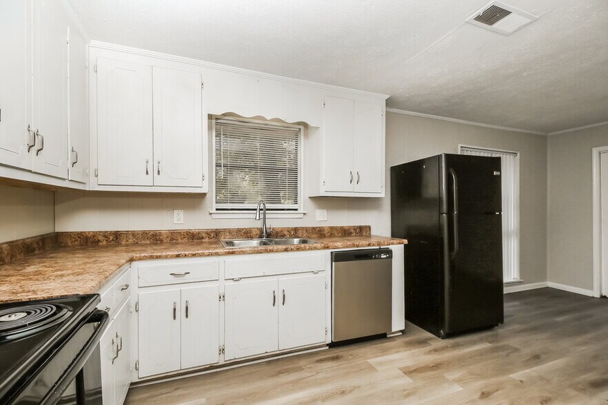 Building Photo - 9050 Spillers Dr SW