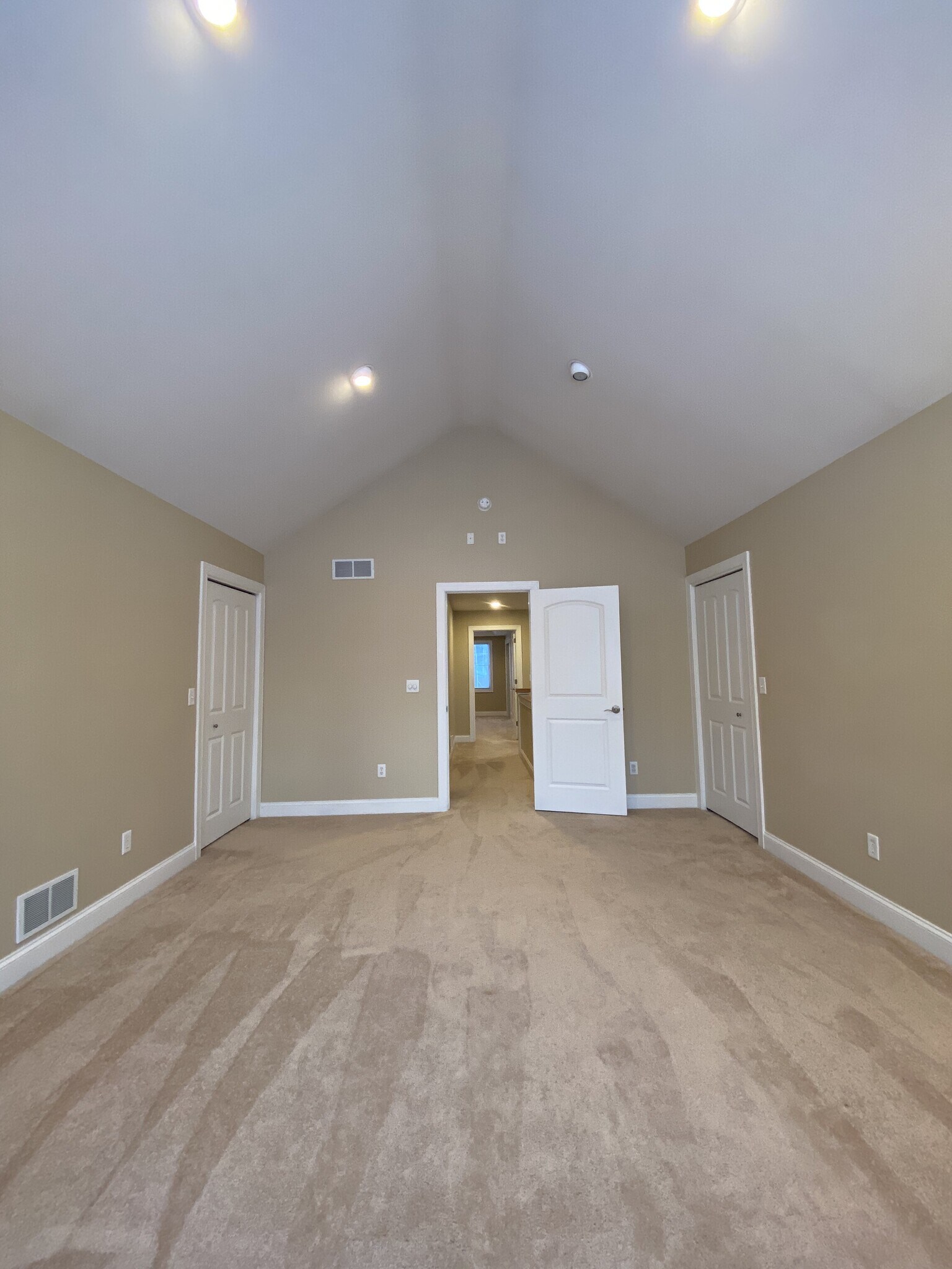 Building Photo - 4698 Brompton Dr