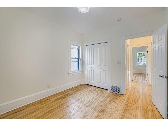 Building Photo - 1683 Minnehaha Ave E