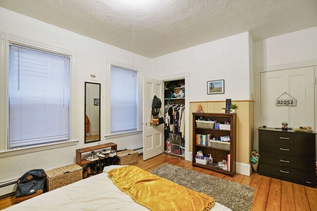 Building Photo - Great Mission Hill 4 bed