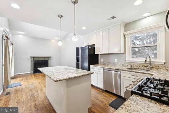 Building Photo - 14422 Coachway Dr