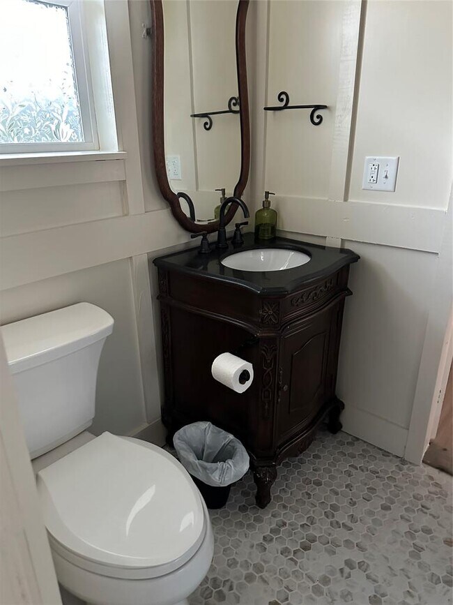 Building Photo - 161 Alexander Dr