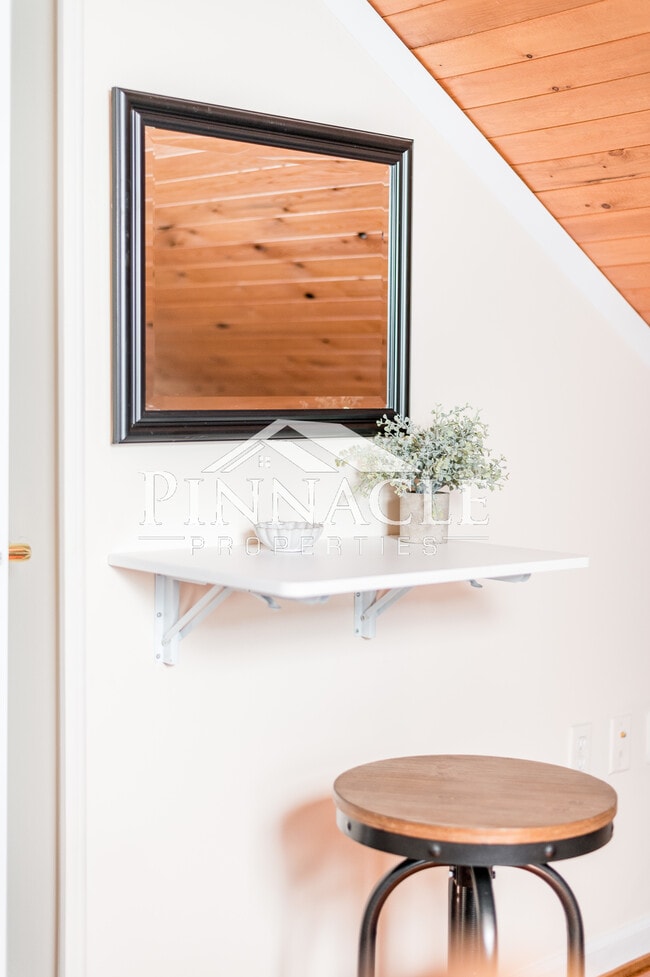 Building Photo - 5840 Quaker Pky