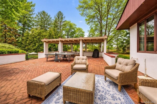 Building Photo - 8 Plaka Ct