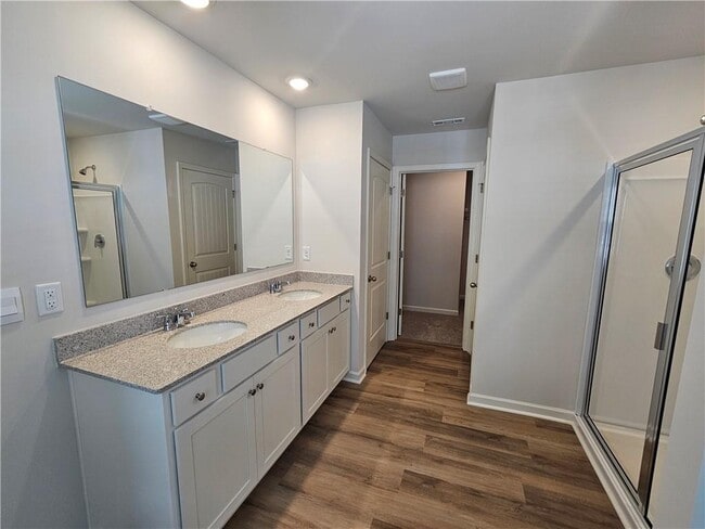 Building Photo - 27 Berryville Dr