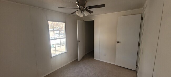 Building Photo - 120 Linda Sue Ln