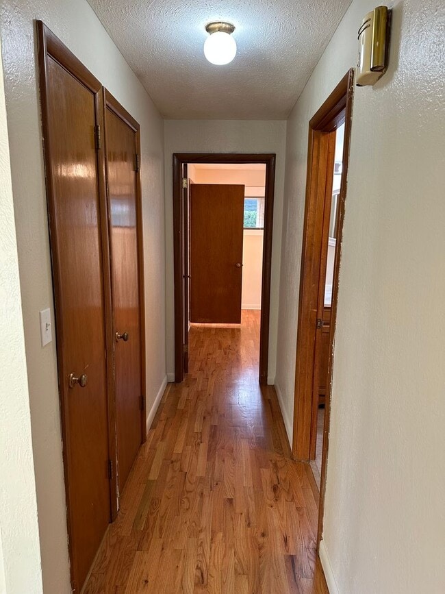 Building Photo - Walkable to Silas High School