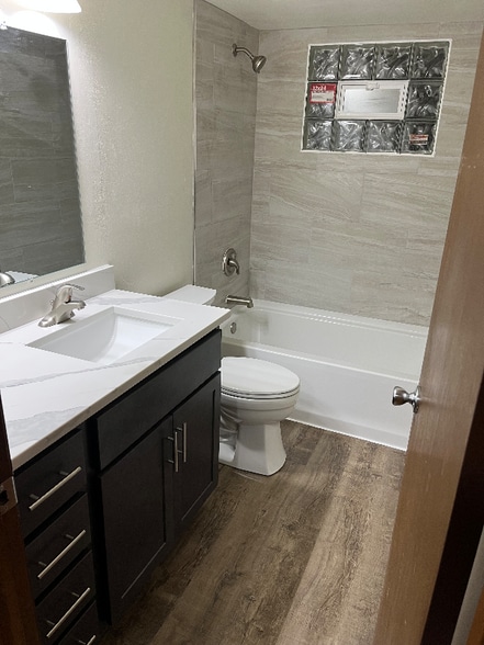 Building Photo - 2 S Grand Ave