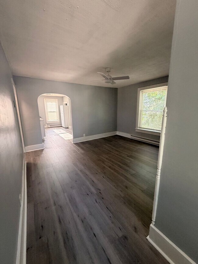Building Photo - 2 bedroom available for a move right away!