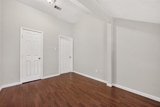 Building Photo - 12110 Laurel Ct