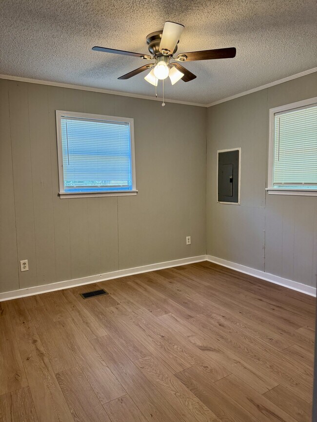 Building Photo - 2 Clervue Cir NE