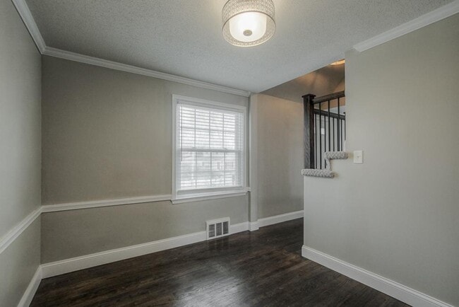 Building Photo - 7728 Walnut St