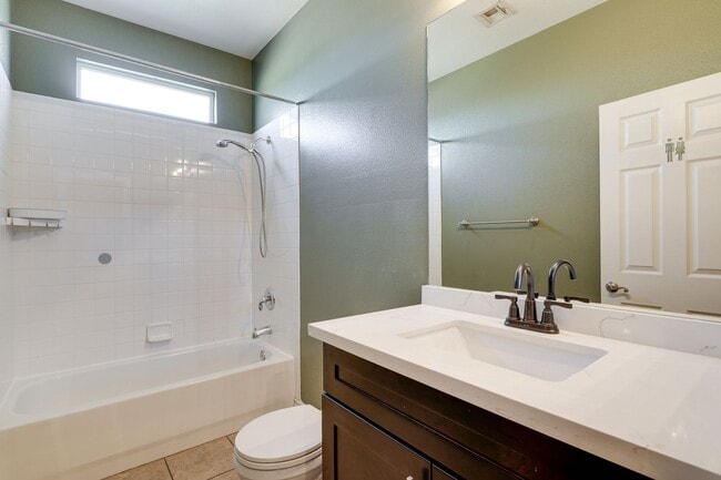 Building Photo - Upgraded Home in Lamplight Gated Community with Pool!