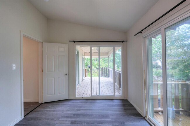 Building Photo - 9574 Darkwood St