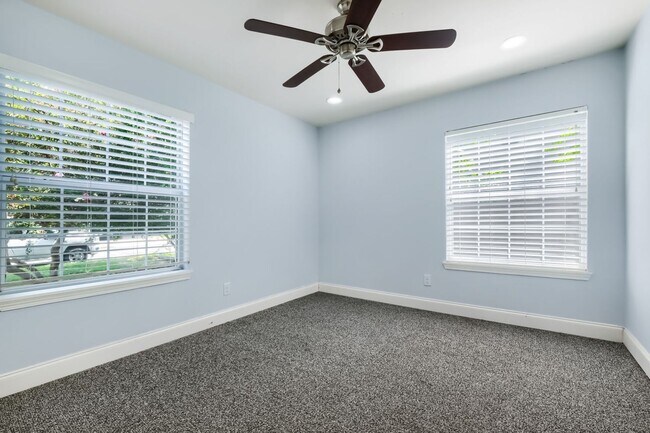 Building Photo - Alamo Heights home available now!