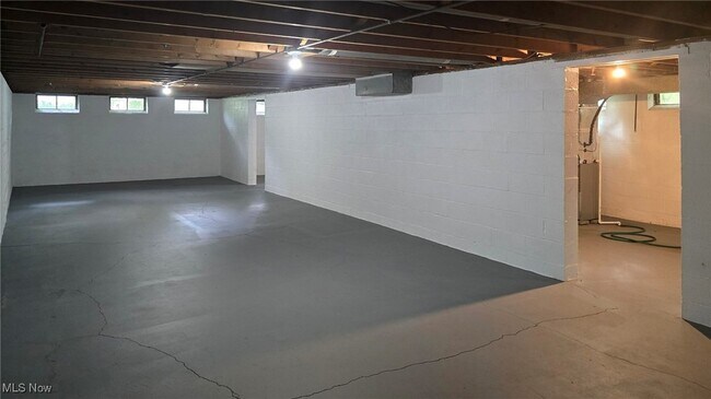 Building Photo - 6862 Westview Dr