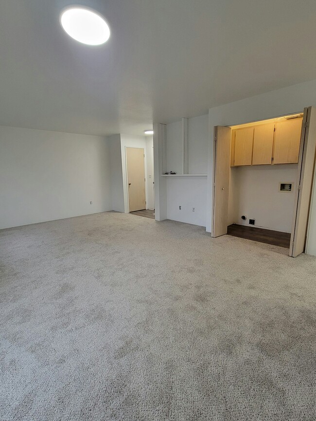 Building Photo - 597 Van Wey Cir