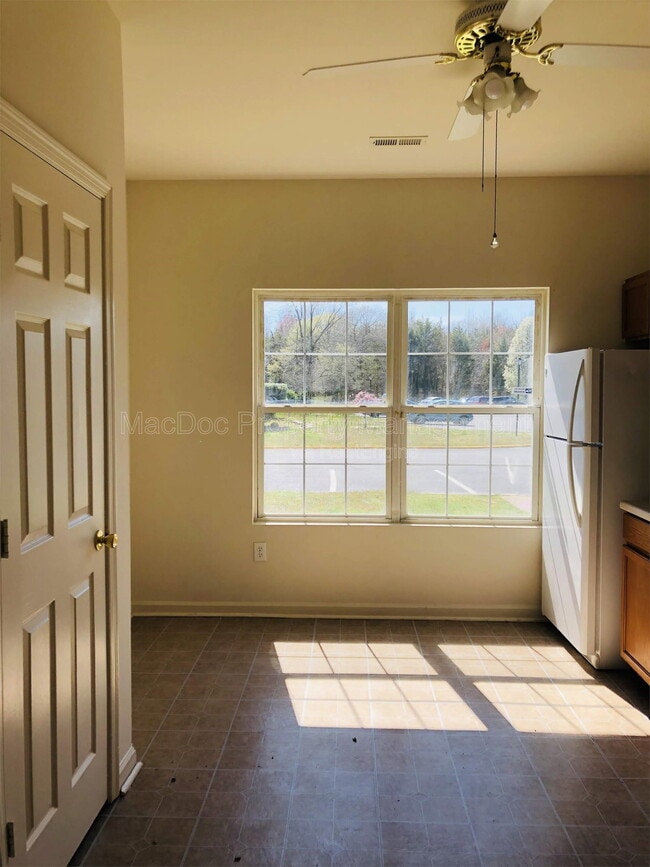 Building Photo - 11009 Bevin Dr