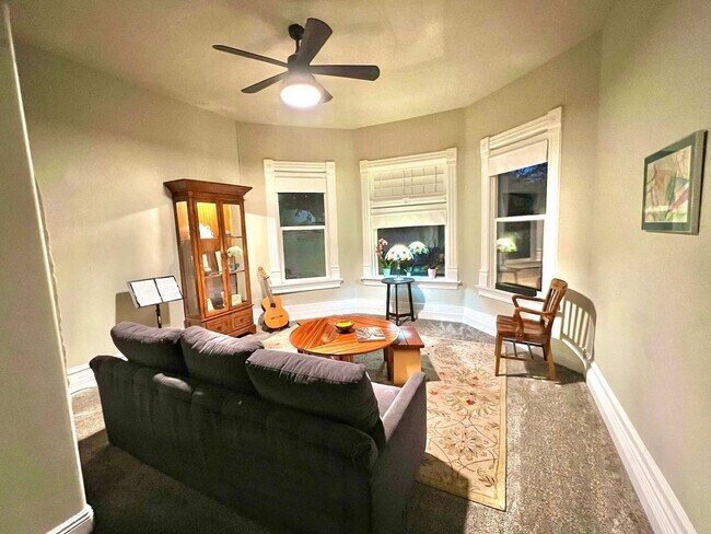 Building Photo - 437 N 700 W