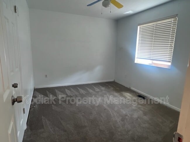 Building Photo - 880 N 340 E St