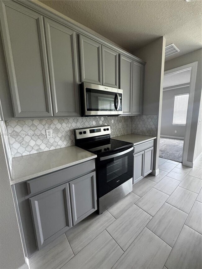 Building Photo - 6712 Cloverdale Ave