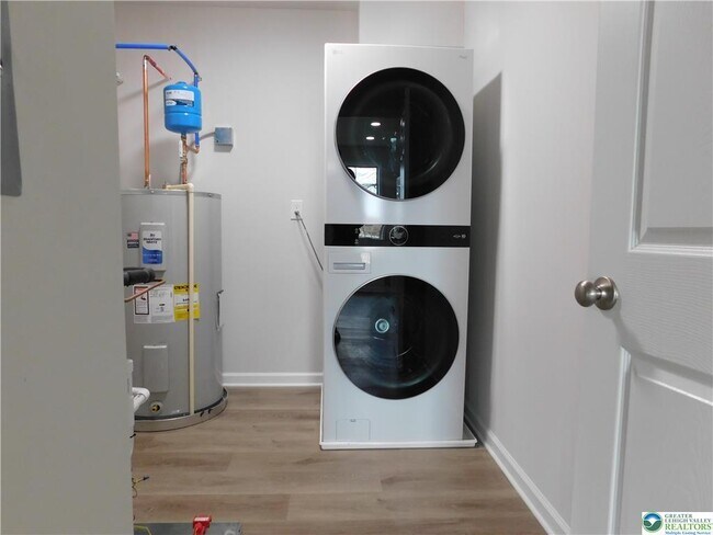 Building Photo - 1513 Maple St