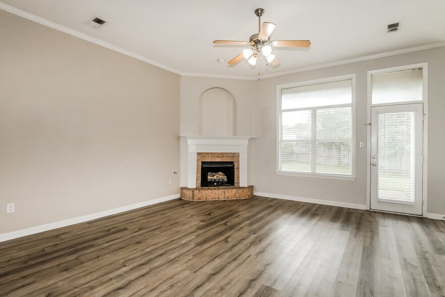 Building Photo - 6181 Braybourne Main