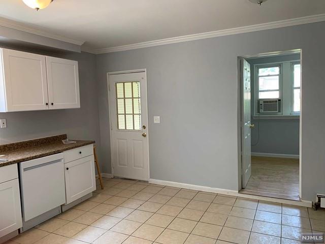 Building Photo - 214 William St