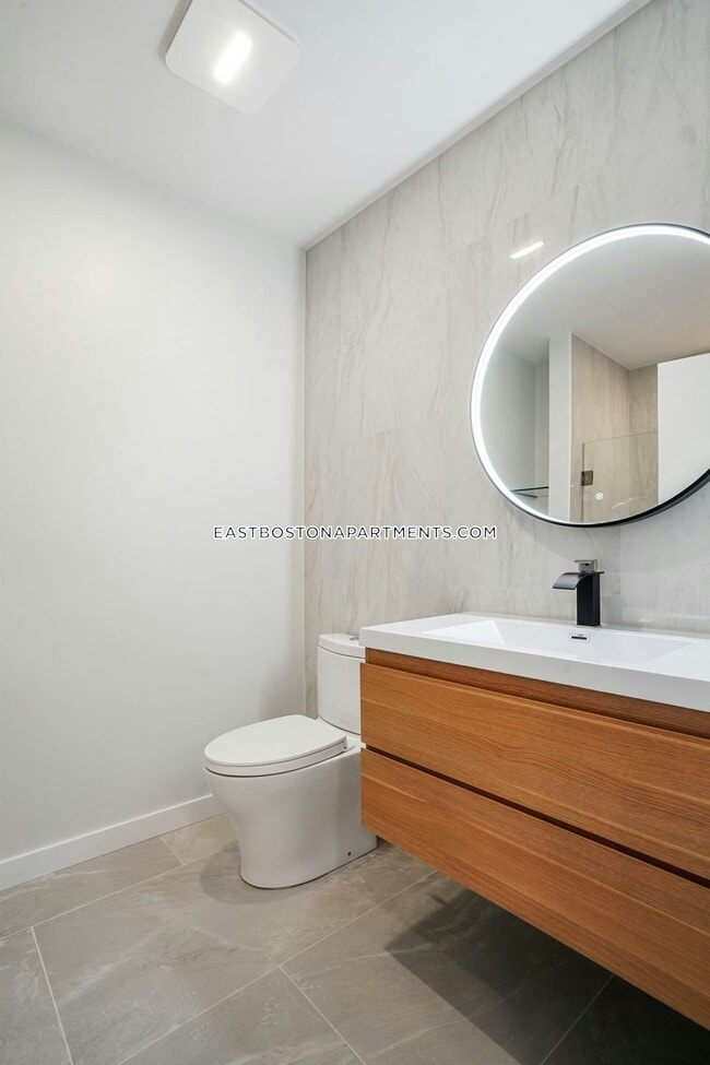 Building Photo - 194 Sumner St