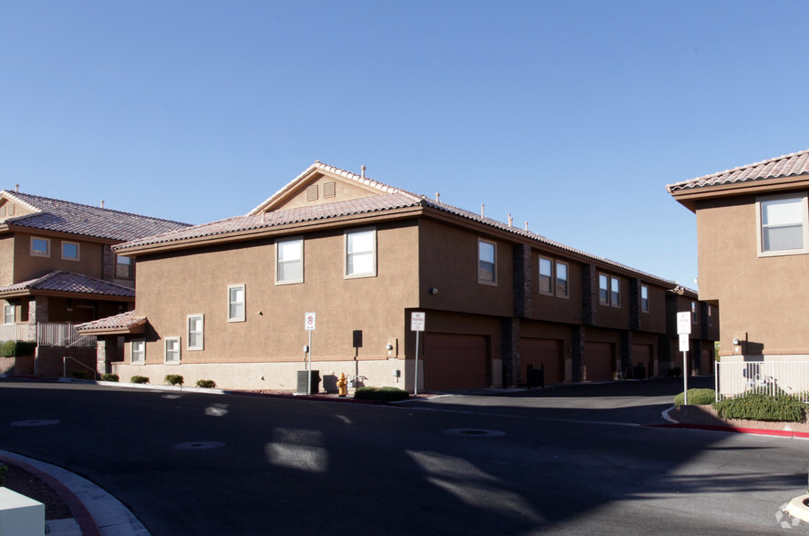 Building Photo - Spinnaker Village III Townhomes